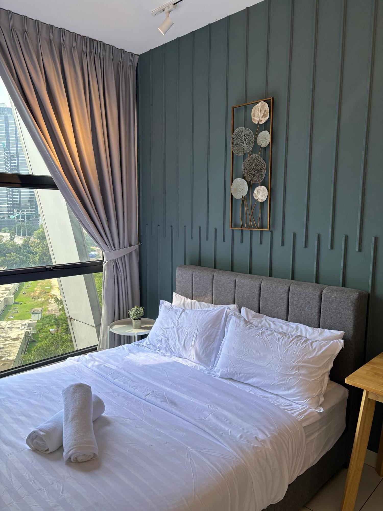 Modern Suites At Arte Mont Kiara By Iconique Kuala Lumpur Room photo