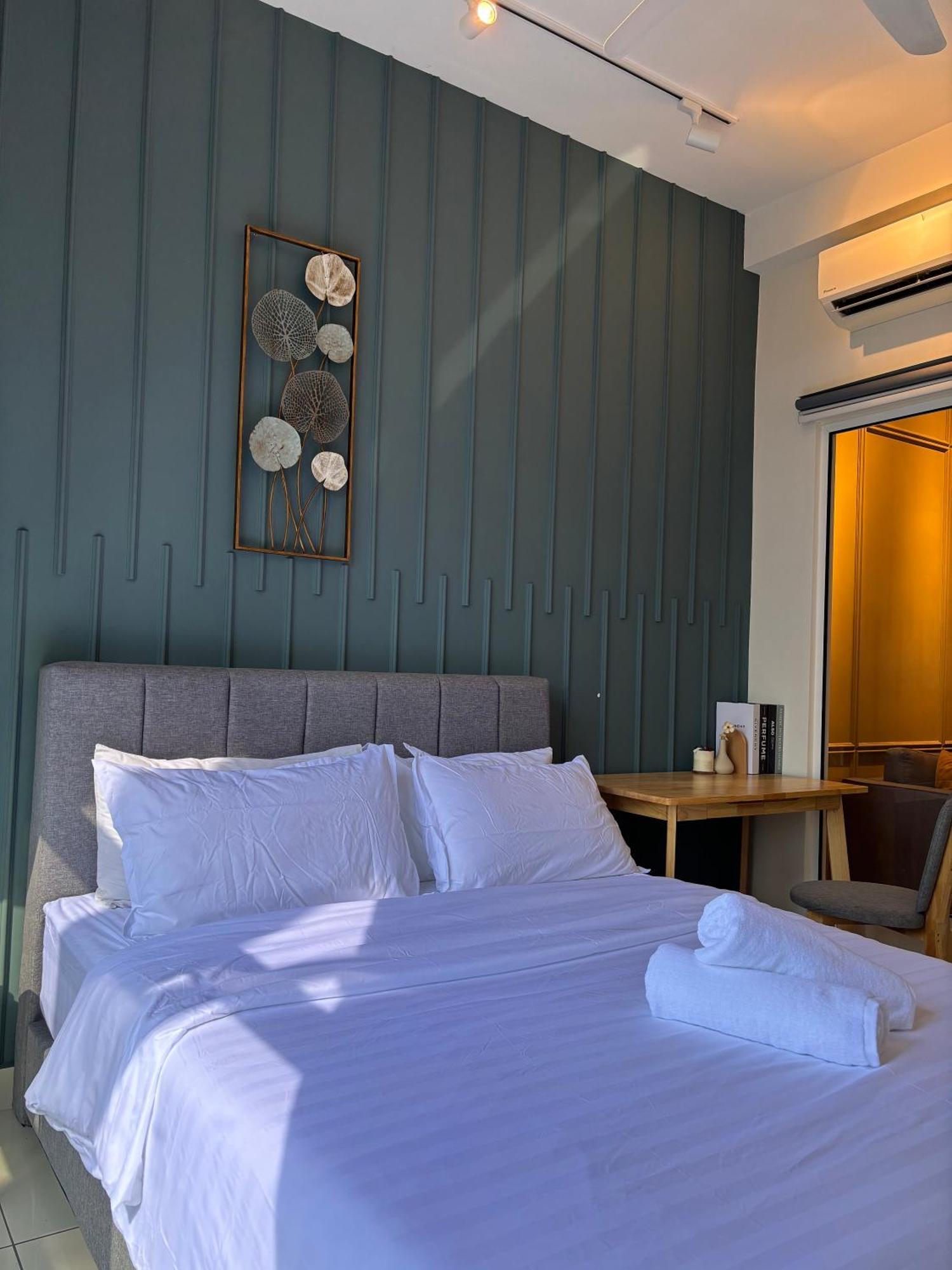Modern Suites At Arte Mont Kiara By Iconique Kuala Lumpur Room photo